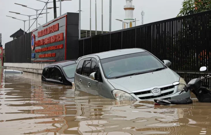 8 Hal Ini adalah adalah Bisa Mengurangi Kerusakan Mobil juga Motor Akibat Banjir