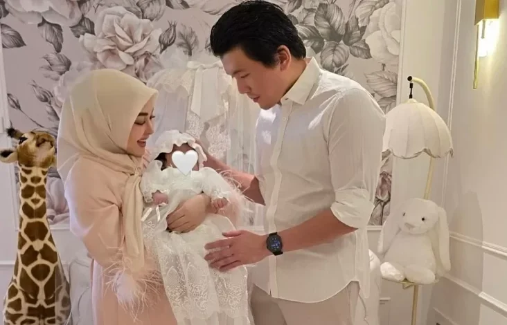 Anak Syahrini Kenakan Kaus Kaki Seharga UMR, Netizen: Biaya Hidup Gue