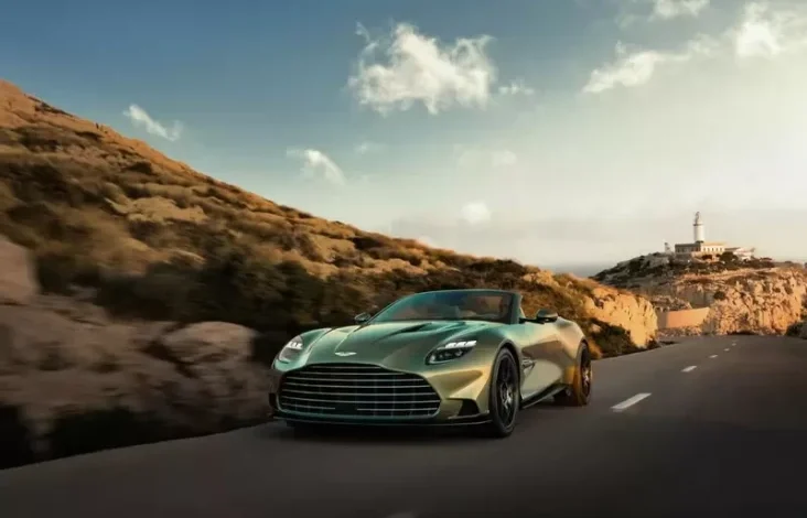 Aston Martin Luncurkan Vanquish Volante 2025, Desain Ikonik Dipertahankan