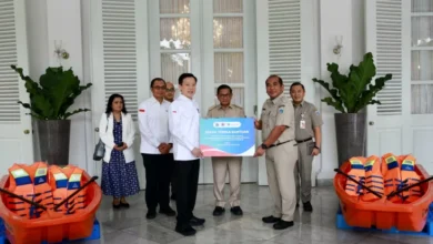 Chandra Asri Distribusikan 20 Perahu Operasional Tanggulangi Banjir dalam di DKI Ibukota