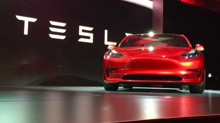 Elon Musk Izinkan Tesla Dijual di Arab Saudi