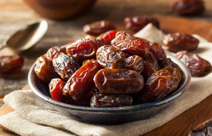 Perang Manis di dalam di Meja Takjil: Kurma Alami vs. Kurma Gula, Siapa Pemenangnya?