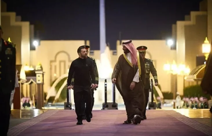 Pangeran Mohammed bin Salman juga juga Zelensky Bahas Upaya Kedamaian di area area tanah negara Ukraina