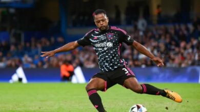 Mantan kapten MU Patrice Evra tanda tangan kontrak MMA dengan PFL