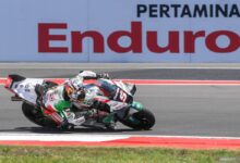 Johann Zarco menangi MotoGP Prancis 2025 yang digunakan penuh drama